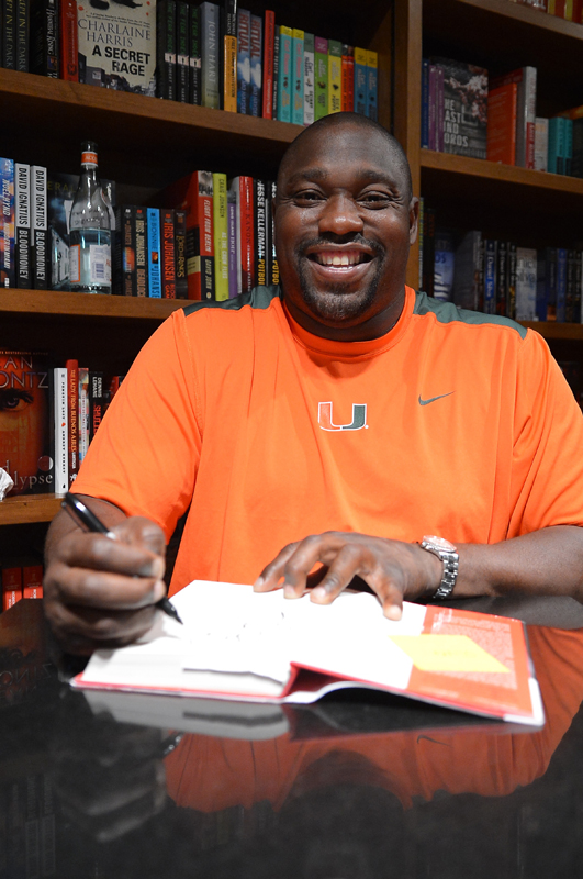 Warren Sapp Book Signing At Books And Books