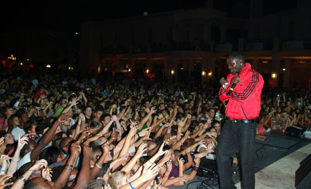 Akon performs at the Think Pink Rocks Concert |photo by: Johnny Louis/ jlnphotography.com